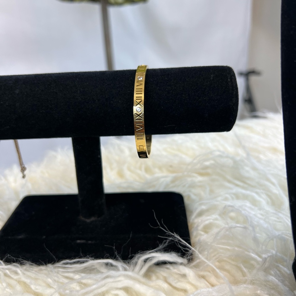 Fate Cuff Bracelet Gold